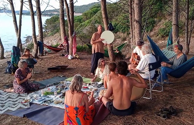 Sufi meditation center Cala Jami Sardinia - music session with AHURA on the beach